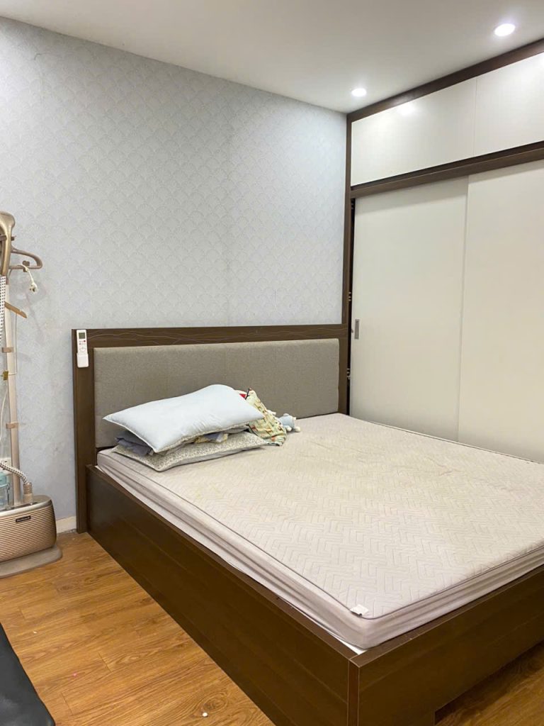 Bán nhanh căn hộ chung cư Gemek 2 (Gemek Premium) 72m2, 2 ngủ 2WC, full nội thất cao cấp. Cửa Đông Bắc, sổ lâu dài. Giá chỉ 50 triệu/m2. Liên hệ xem nhà 24/7: 0828.226.818.